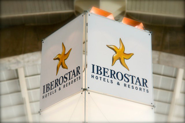 Stand producido a medida para Iberostar por Click Comunicación